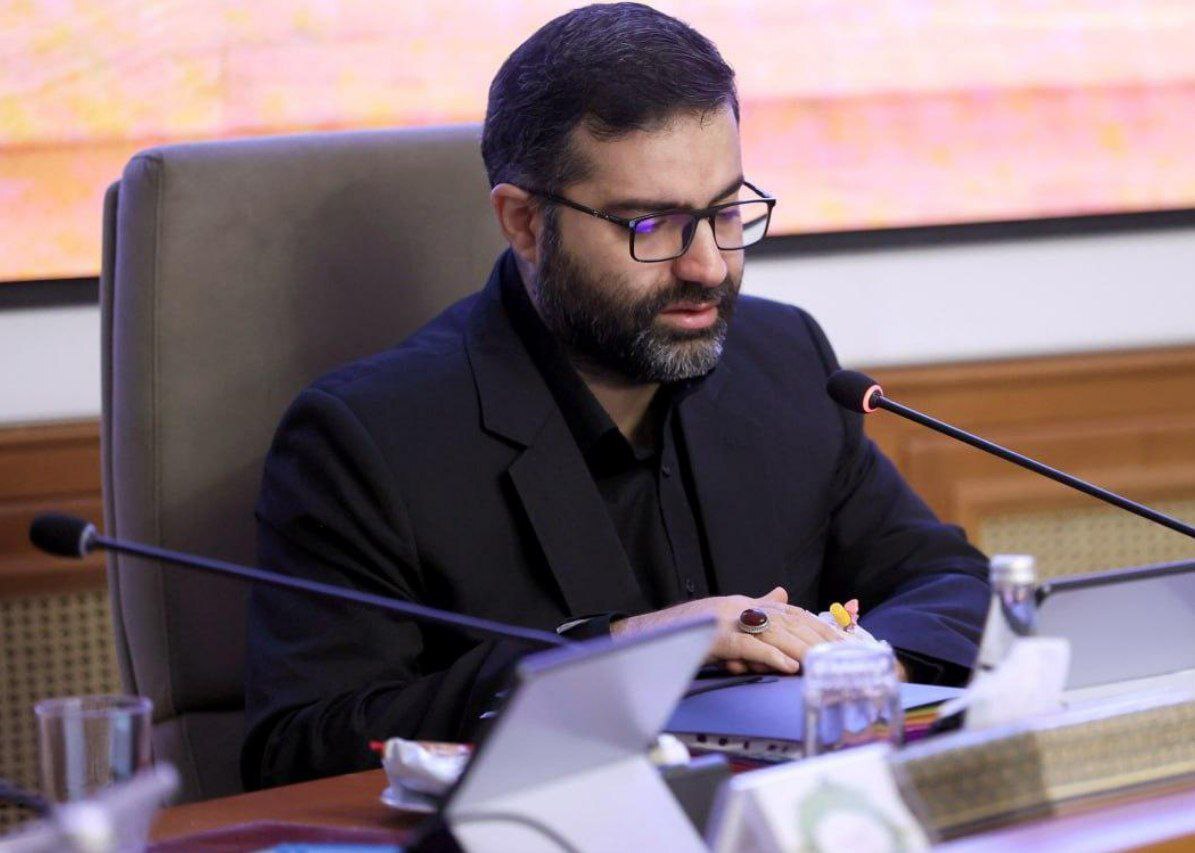 تصویر دردناک سقاباصفهانی در یک جلسه رسمی تصویر دردناک سقاباصفهانی در یک جلسه رسمی