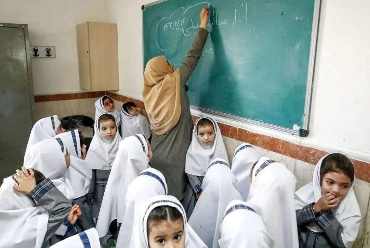 کیهان ریشه مشکلات کشور را کشف کرد/ شادی کودکان در مدارس موضوع جدید انتقاد روزنامه شریعت‌مداری