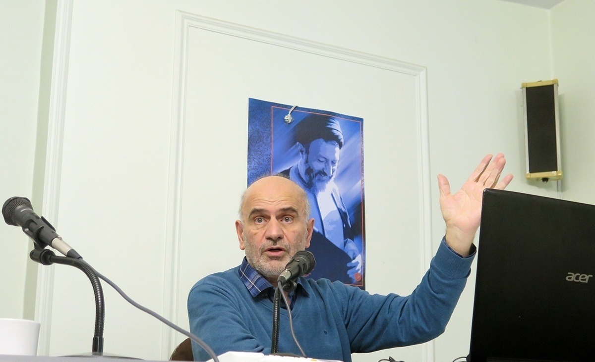 چهره مشهور در بیمارستان بستری شد/ مردم دعا کنند