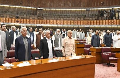 ورود غیر منتظره یک الاغ به پارلمان پاکستان+ فیلم