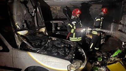 نجات خودروها از آتش در بندرعباس/ حریق زنجیره‌ای مهار شد