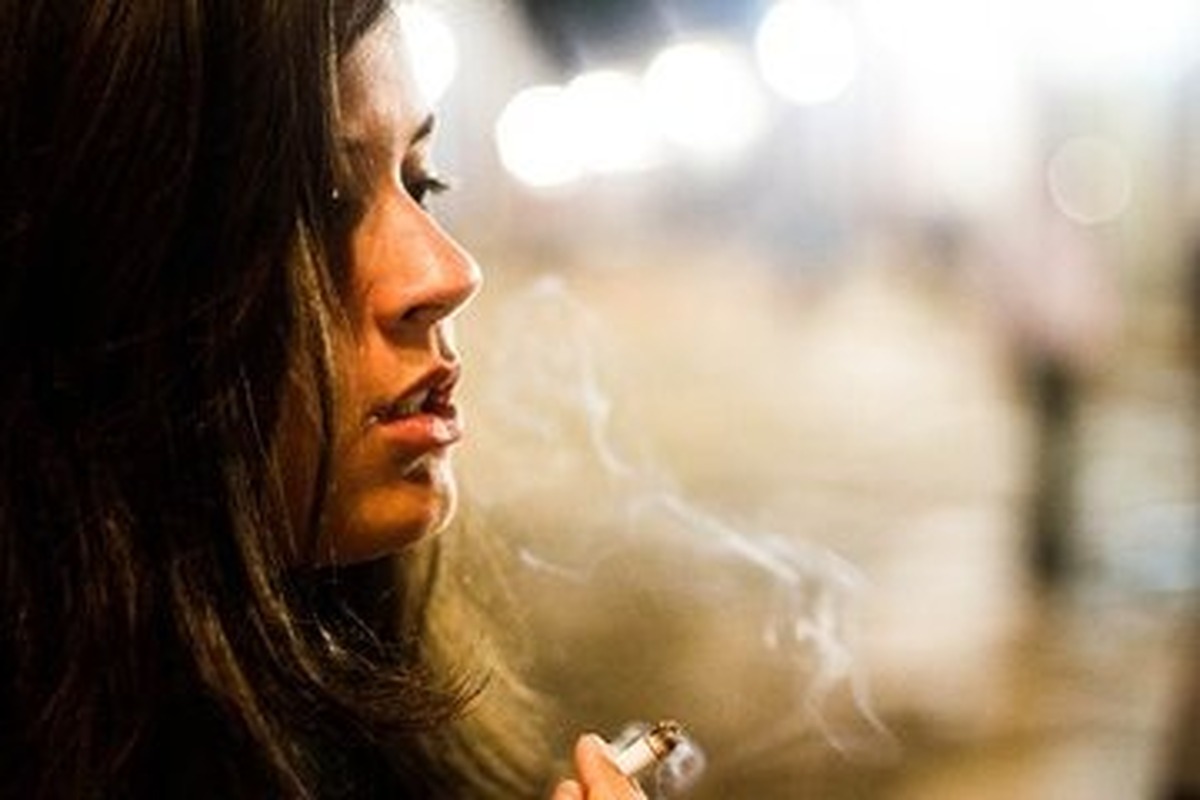 چرا زنان بیشتر از مردان در ترک سیگار شکست می‌خورند؟