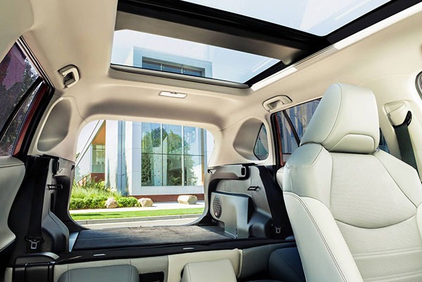 راز محبوبیت تویوتا راو ۴ در بازار کراساوورها چیست؟ راز محبوبیت تویوتا راو ۴ در بازار کراساوورها چیست؟