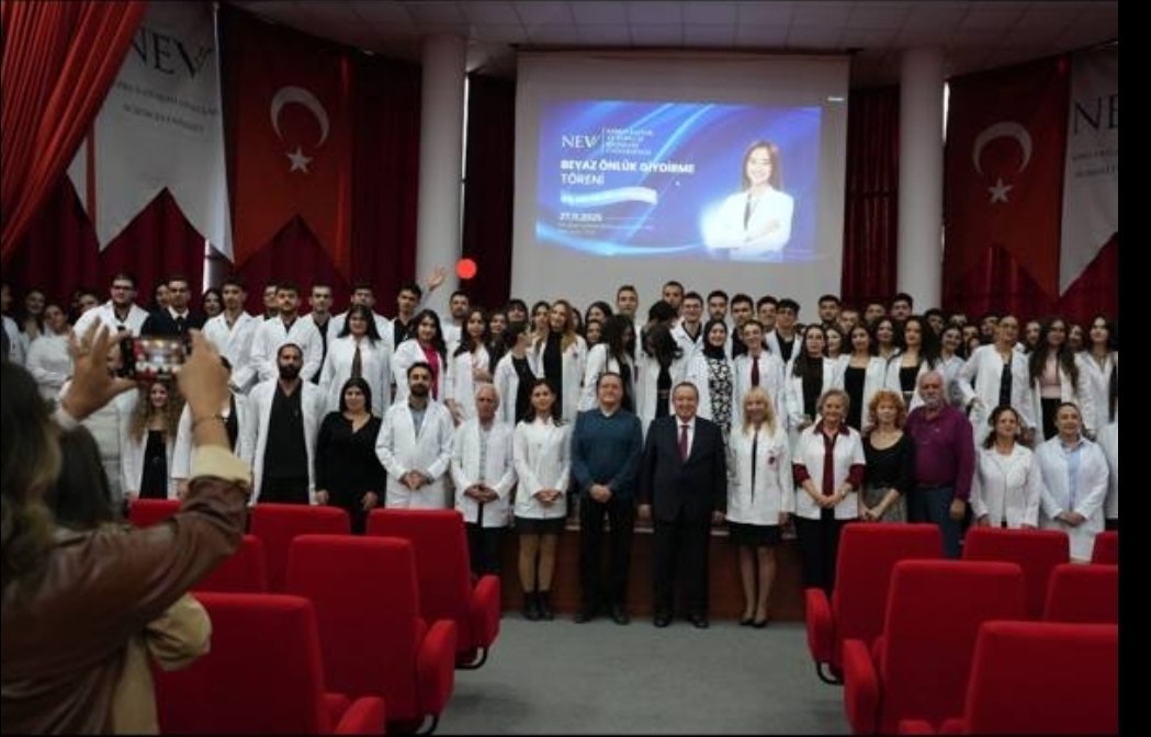 دانشجوی فیلم وایرال شده مراسم روپوش سفید کیست؟ + عکس دانشجوی فیلم وایرال شده مراسم روپوش سفید کیست؟ + عکس