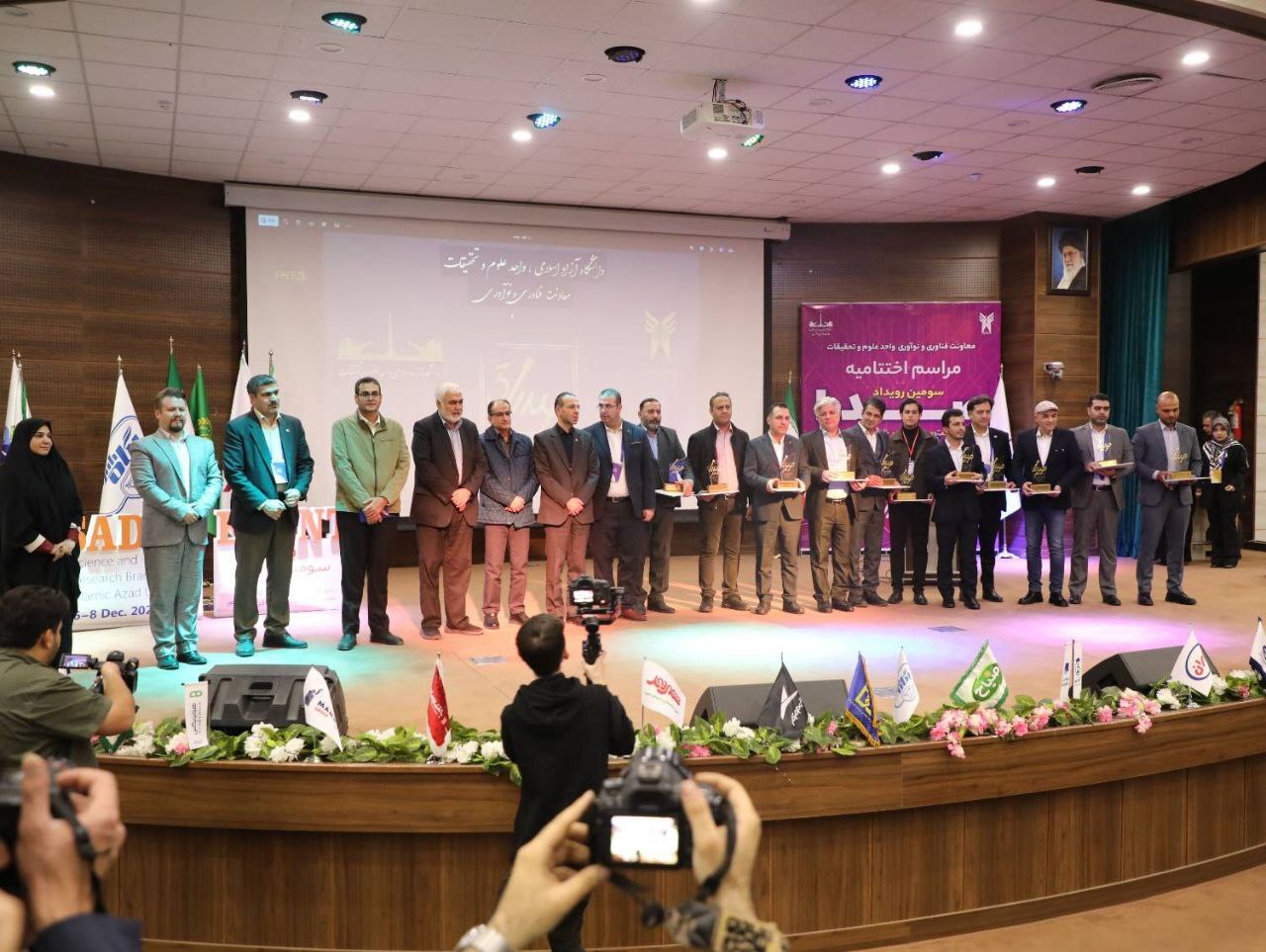 حضور فعال شهروند در رویداد «صنعت، دانشگاه و راه اشتغال»؛ تعامل گسترده با دانشجویان و معرفی فرصتهای شغلی خردهفروشی حضور فعال شهروند در رویداد «صنعت، دانشگاه و راه اشتغال»؛ تعامل گسترده با دانشجویان و معرفی فرصتهای شغلی خردهفروشی