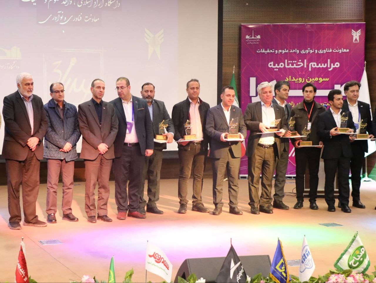 حضور فعال شهروند در رویداد «صنعت، دانشگاه و راه اشتغال»؛ تعامل گسترده با دانشجویان و معرفی فرصتهای شغلی خردهفروشی حضور فعال شهروند در رویداد «صنعت، دانشگاه و راه اشتغال»؛ تعامل گسترده با دانشجویان و معرفی فرصتهای شغلی خردهفروشی