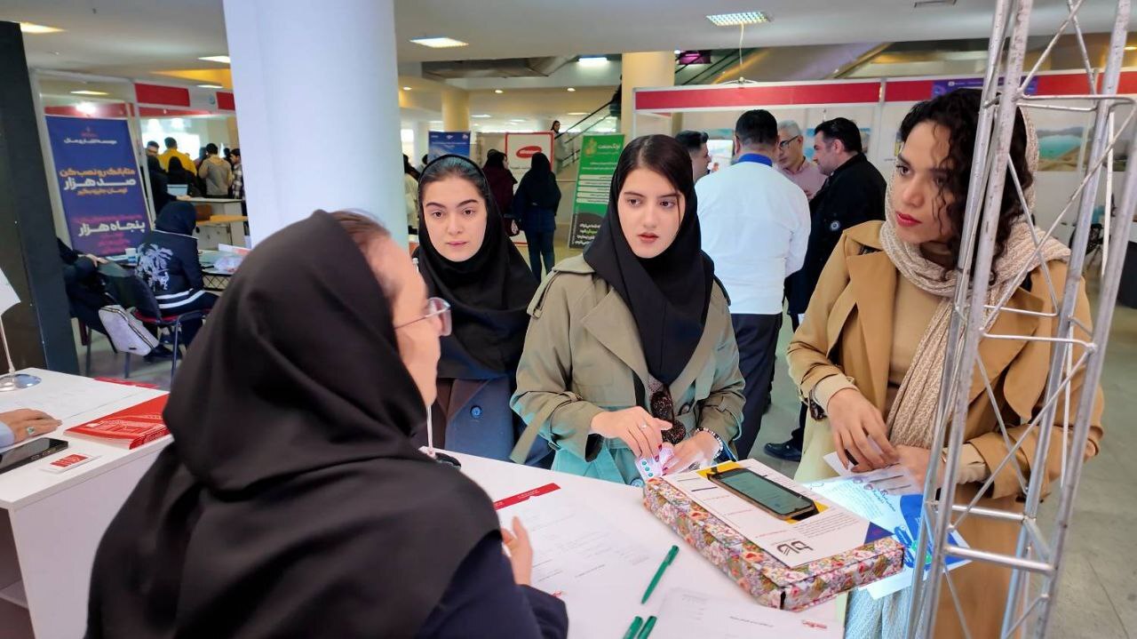 حضور فعال شهروند در رویداد «صنعت، دانشگاه و راه اشتغال»؛ تعامل گسترده با دانشجویان و معرفی فرصتهای شغلی خردهفروشی حضور فعال شهروند در رویداد «صنعت، دانشگاه و راه اشتغال»؛ تعامل گسترده با دانشجویان و معرفی فرصتهای شغلی خردهفروشی