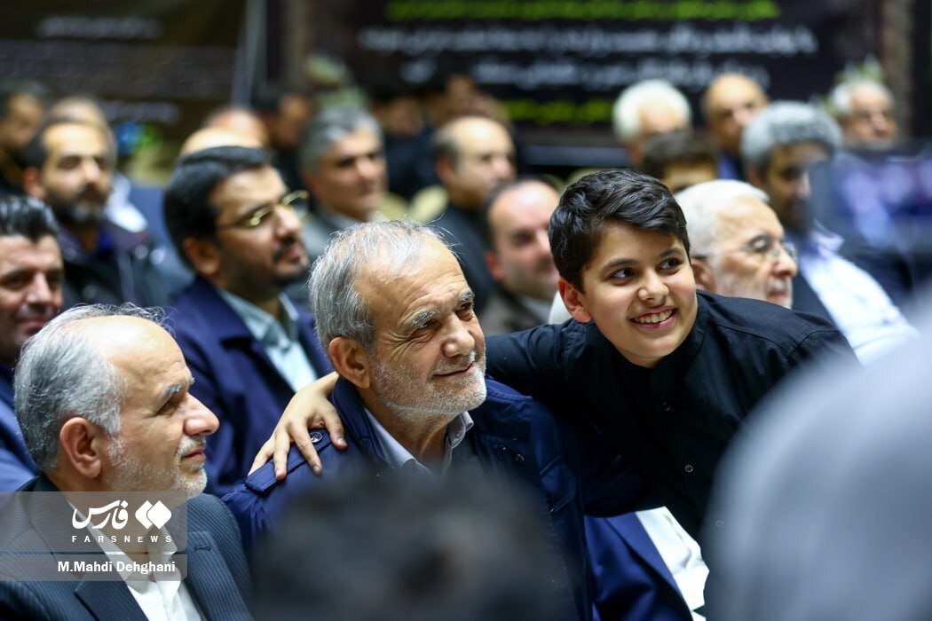 تصاویر عجیب از پزشکیان و قالیباف در مراسم خانواده سقاب اصفهانی