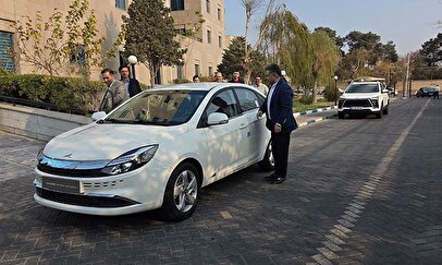 بازدید مدیر عامل کرمان موتور از سدان هیبرید ملی ایگل