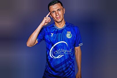 بوسه ۵۱ میلیونی یاسر آسانی!