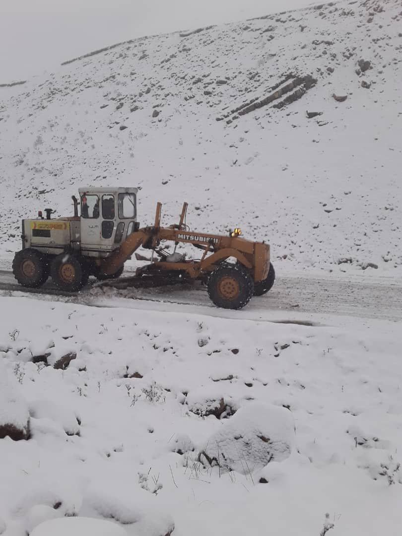 بارش برف به ارتفاع ۲۰ سانتیمتر در گیلان / تلاش راهداری برای بازکردن جادهها ادامه دارد + فیلم بارش برف به ارتفاع ۲۰ سانتیمتر در گیلان / تلاش راهداری برای بازکردن جادهها ادامه دارد + فیلم