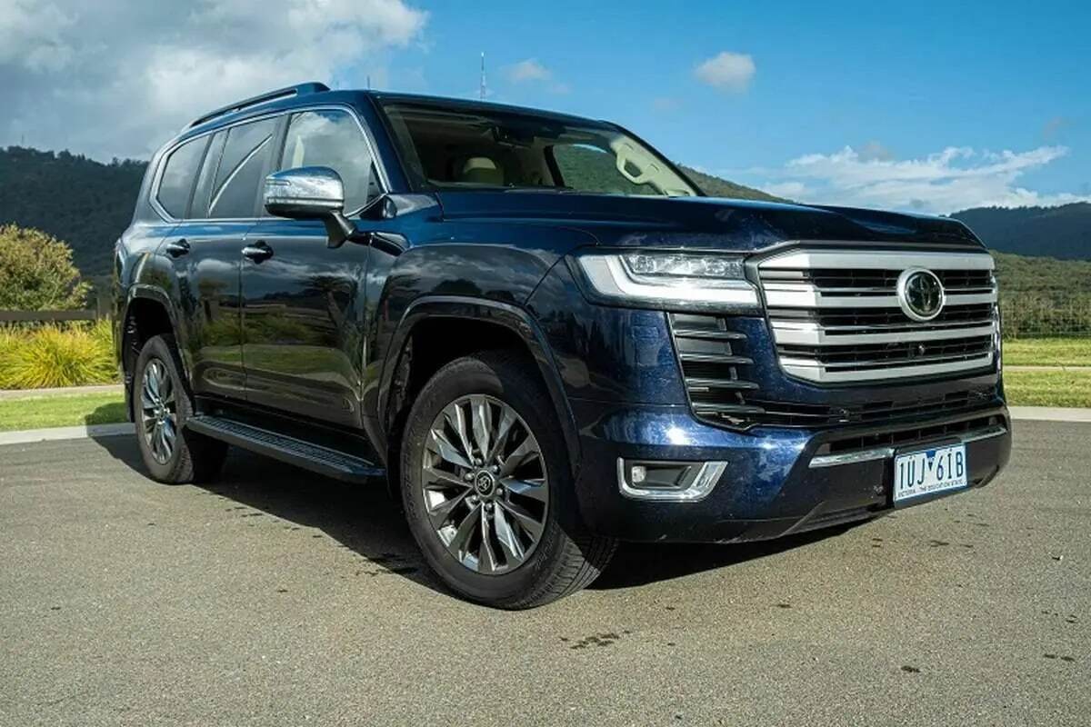 رژه خودرو‌های لوکس معابر شمال تهران را قفل کرد + فیلم