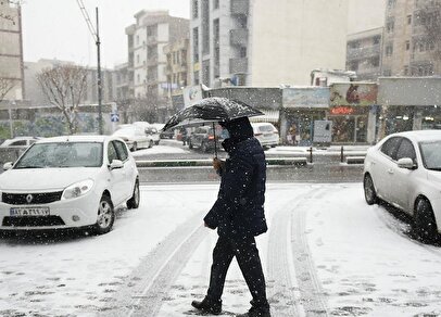 بارش برف پاییزی در تهران + فیلم