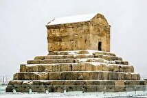 آرامگاه کوروش در آستانه شب یلدا سفیدپوش شد+ فیلم