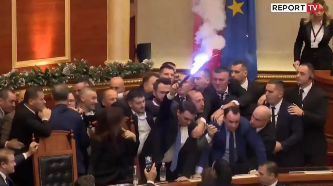 دعوا و درگیری در پارلمان آلبانی + فیلم