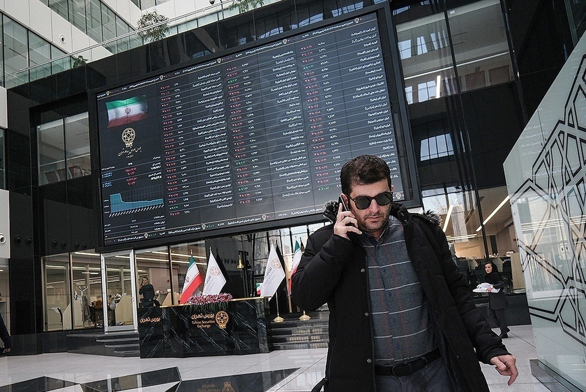 پیش بینی بورس فردا سه شنبه ۴ آذر ۱۴۰۴ / افت شاخص کل در راه است؟