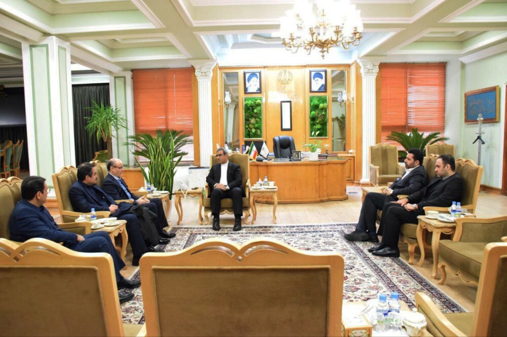 نشست آقای جمالی و اعضای هیات سرپرستی موسسه اعتباری ملل، با آقای مظفری استاندار محترم خراسان رضوی