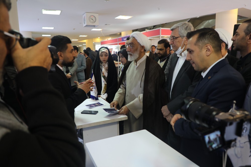 اعطای لوح و تقدیر نامه سومین رویداد فناورانه «صدرا» به موسسه اعتباری ملل در راستای جهت گیری جدید موسسه در مسیر تقویت ارتباط با مراکز دانشگاهی، علمی و توسعه همکاری های فناورانه، علمی و صنعتی، مؤسسه