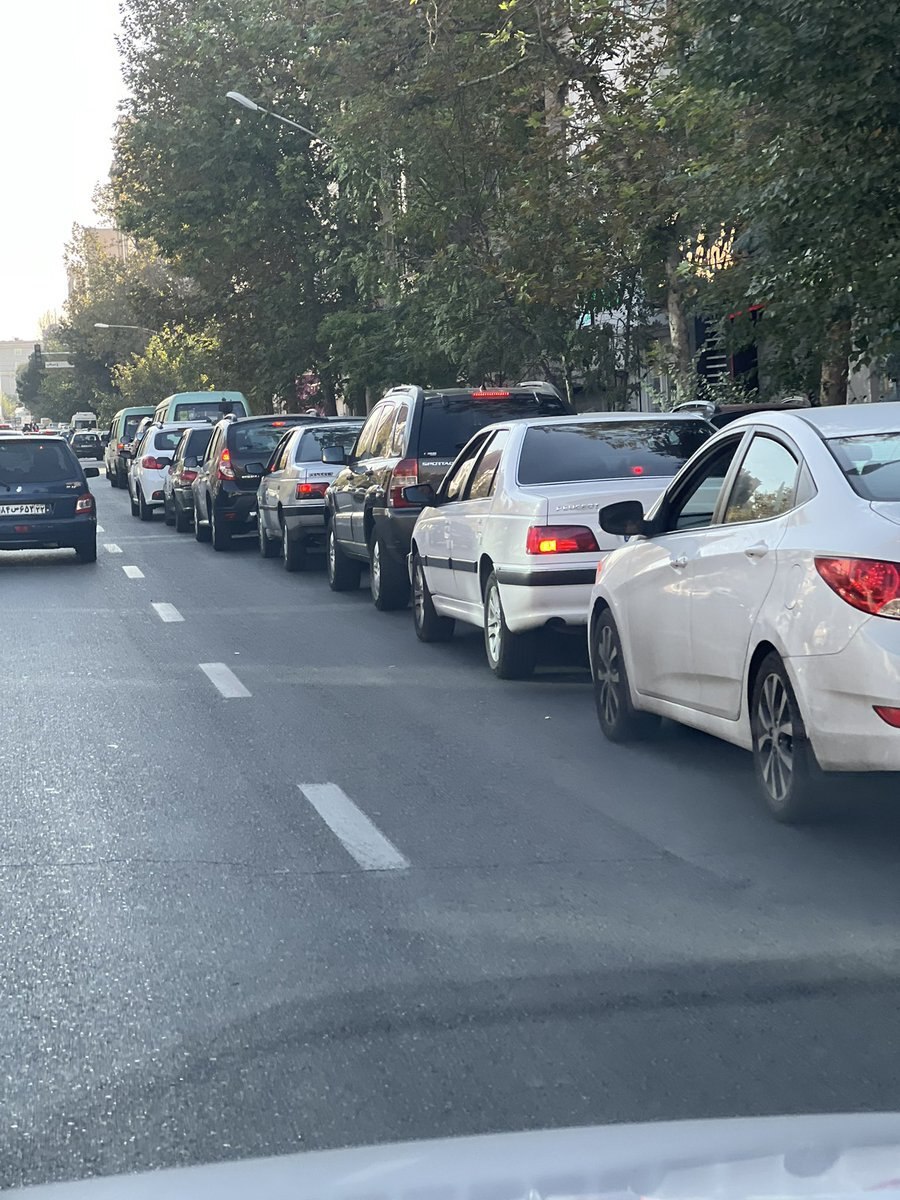 ازدحام عجیب خودرو‌ها در پمپ بنزین ها