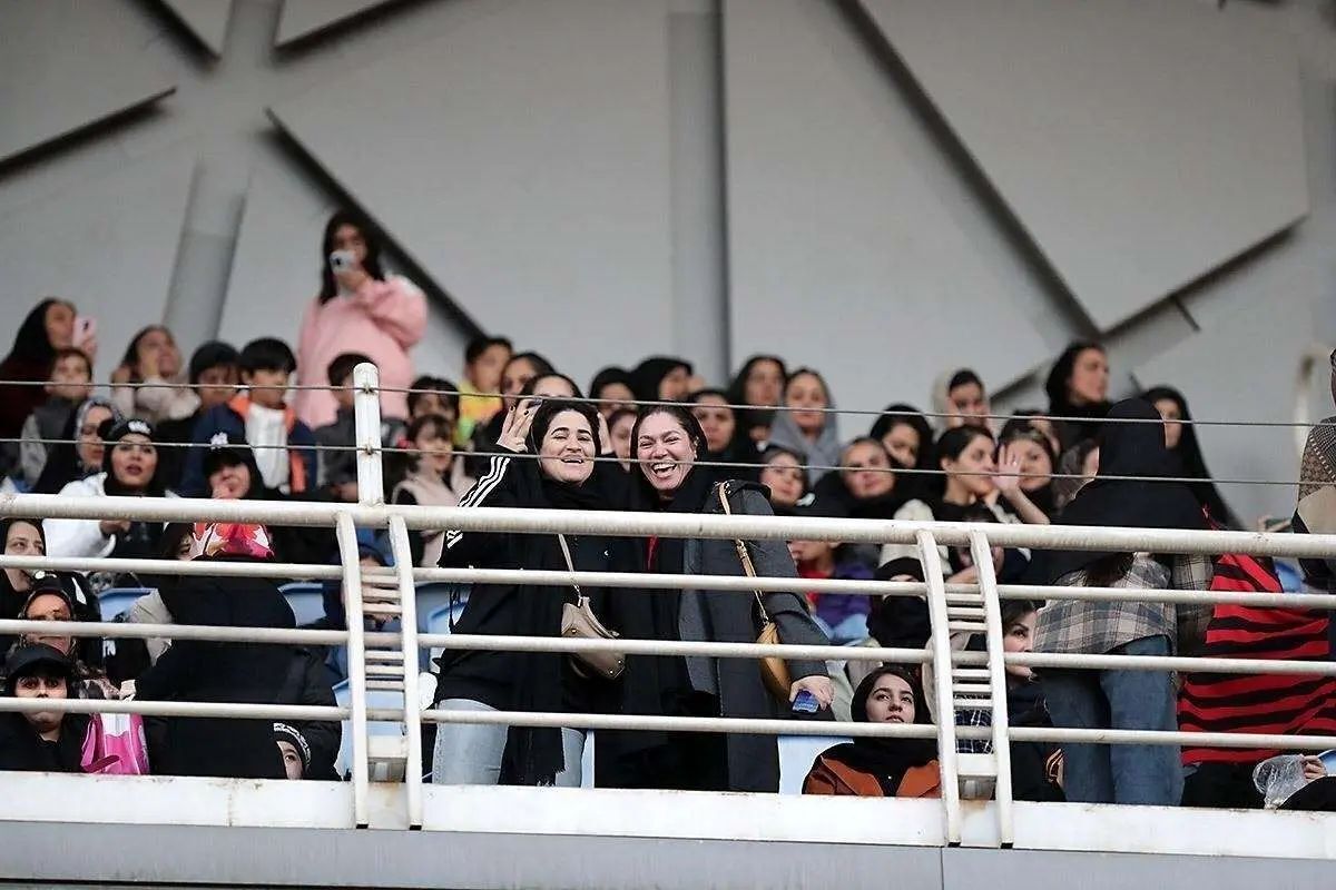 حضور زنان در ورزشگاه مشهد برای اولین بار در تاریخ+ تصویر