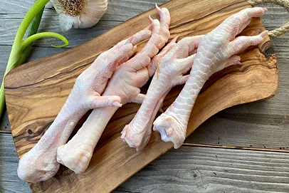 پای مرغ را بخوریم یا نخوریم؟ / بررسی فواید و مضرات مصرف