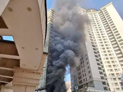 اولین تصاویر از آتش‌سوزی برج ۲۰ طبقه در غرب تهران+ فیلم