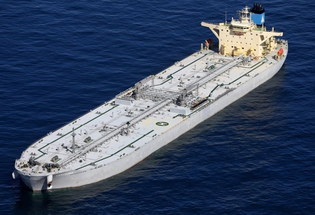 بارگیری دو نفتکش غول پیکر در خارک/ تانکرترکرز خبر داد