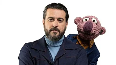 دلنوشته دردناک جناب‌خان برای عروسکش در آوار‌های جنگ+ عکس