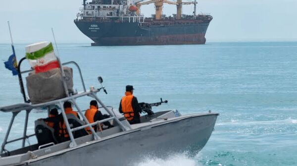 ایران به دنبال منافع امنیتی و حقوقی تنگه هرمز/ دریافت عوارض ۱۲۰ میلیارد دلاری گزینه آخر است