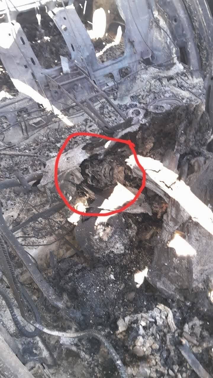 تصاویری از جسد یک نظامی آمریکایی در بین بقایای هلی‌کوپتر منهدم شده + عکس