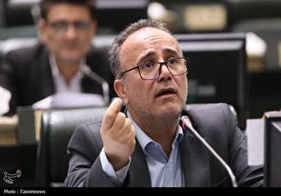 بازسازی فولاد مبارکه و فولاد خوزستان یک ضرورت فوری است / نقش بورس صرفاً جمع‌آوری سرمایه نیست