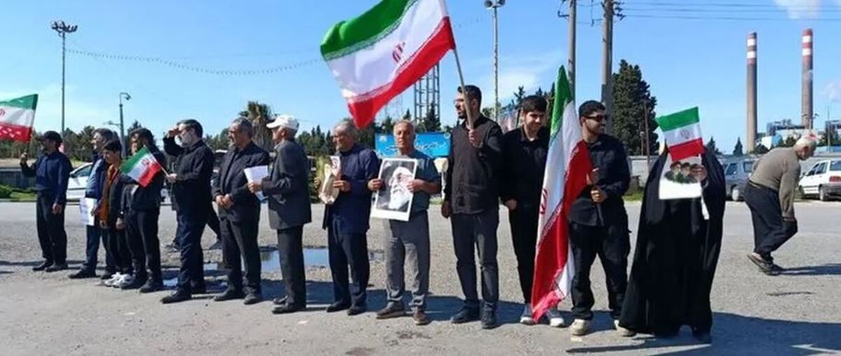 تشکیل زنجیره انسانی در مقابل نیروگاه شهید سلیمی نکا