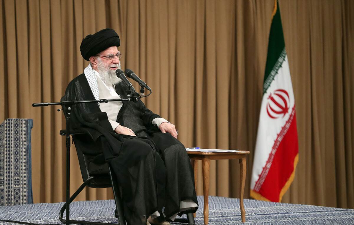 دمام‌زنی بانوان در مراسم اربعین رهبر انقلاب + فیلم