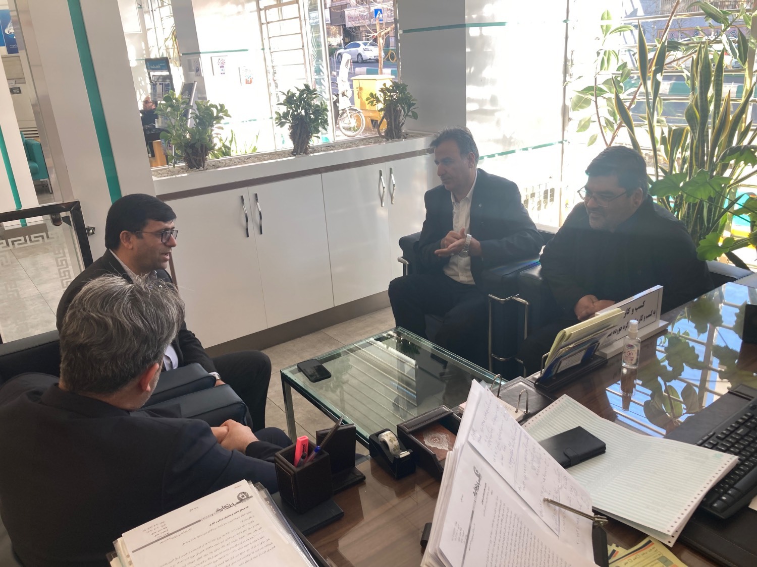 بازدید مدیرعامل و اعضای هیأت مدیره بانک تجارت از روند خدمت‌رسانی به مشتریان