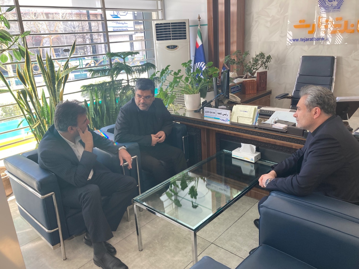 بازدید مدیرعامل و اعضای هیأت مدیره بانک تجارت از روند خدمت‌رسانی به مشتریان