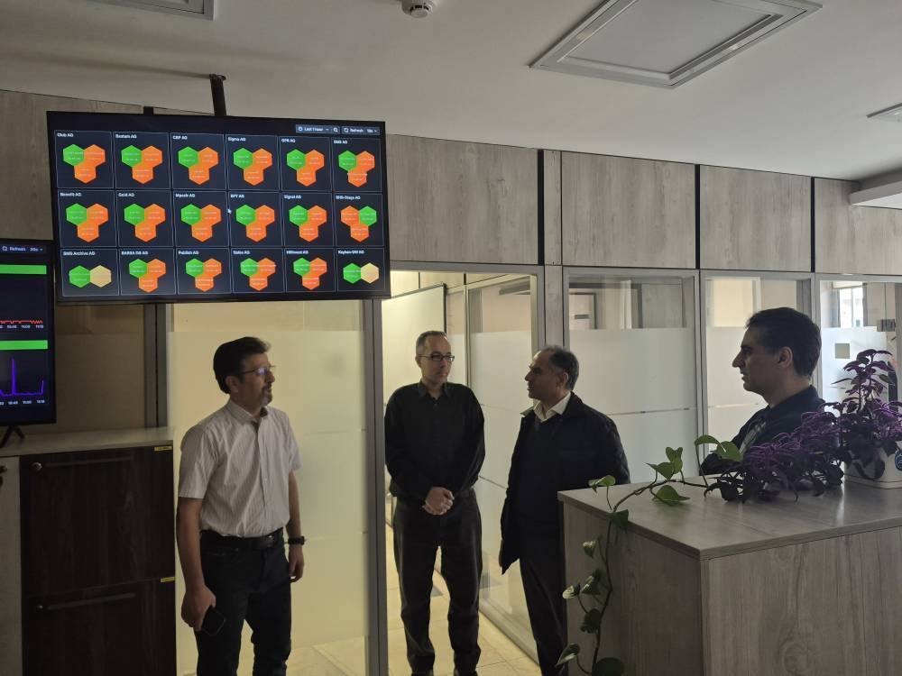 بازدید مدیرعامل و اعضای هیأت مدیره بانک تجارت از روند خدمت‌رسانی به مشتریان