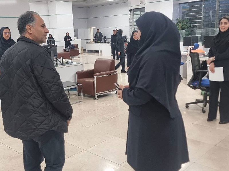 بازدید مدیرعامل بانک تجارت از واحد ارزی اسکان ، خزانه داری ارزی و شعب ولیعصر-مطهری و زرتشت ولیعصر