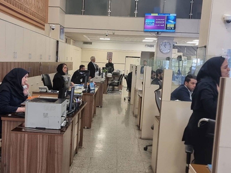 بازدید مدیرعامل بانک تجارت از واحد ارزی اسکان ، خزانه داری ارزی و شعب ولیعصر-مطهری و زرتشت ولیعصر