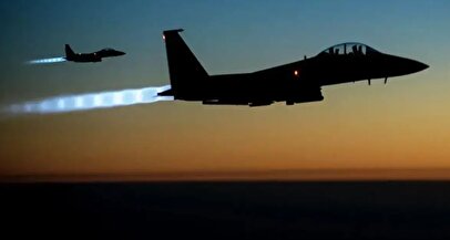 حمله عجیب به هواپیمای نظامی آمریکا در ایرلند + فیلم