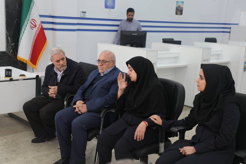 بازدید مدیر عامل موسسه اعتباری ملل از شعب و عرض تسلیت به همکار بابت شهادت همسرشان