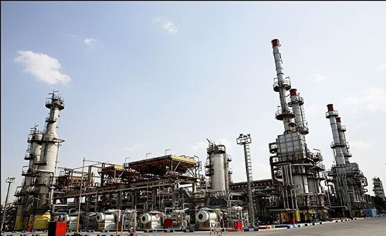 حمله ایران به ۱۱ پالایشگاه منطقه+ عکس