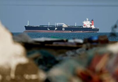 عبور دو کشتی هندی از تنگه هرمز