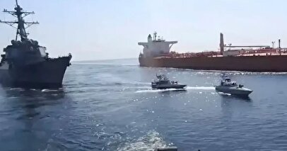 افتخار کردن ترامپ به پیروزی ناوشکن آمریکایی دربرابر کشتی تجاری ایرانی/ ادعایی عجیب درمورد درگیری در تنگه هرمز