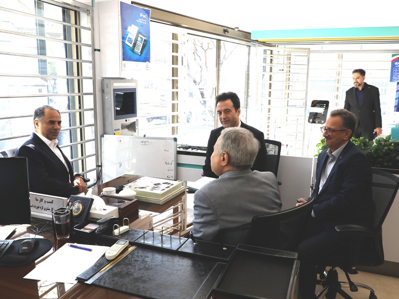 بازدید مدیرعامل بانک تجارت از شعب تهران در اولین روز‌های کاری سال ۱۴۰۵