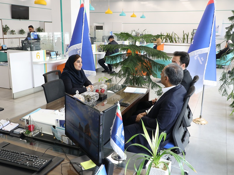 بازدید مدیرعامل بانک تجارت از شعب تهران در اولین روز‌های کاری سال ۱۴۰۵