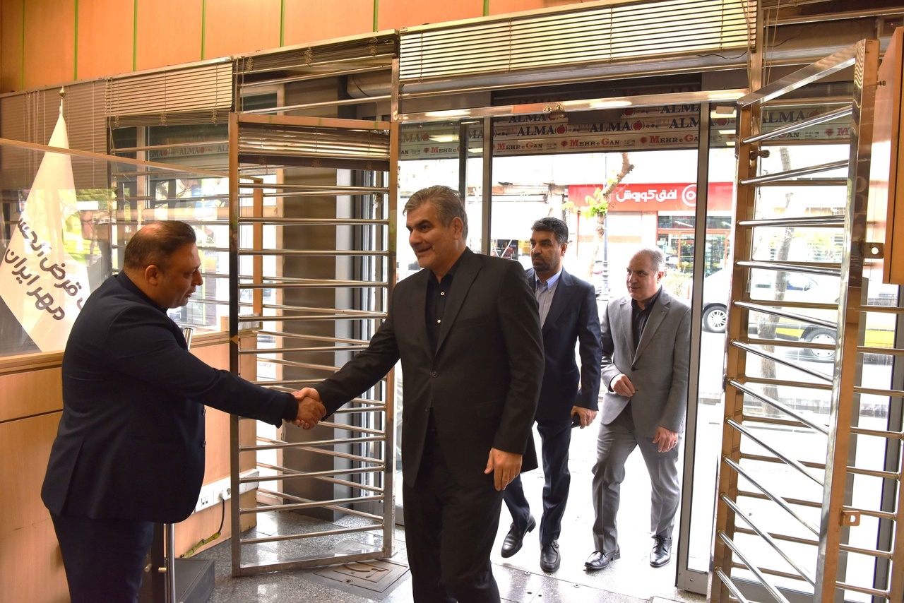چهارمین بازدید مدیرعامل بانک از شعب در ایام جنگ/کارکنان بانک مهر ایران پای کار خدمت به مردم چهارمین بازدید مدیرعامل بانک از شعب در ایام جنگ/کارکنان بانک مهر ایران پای کار خدمت به مردم