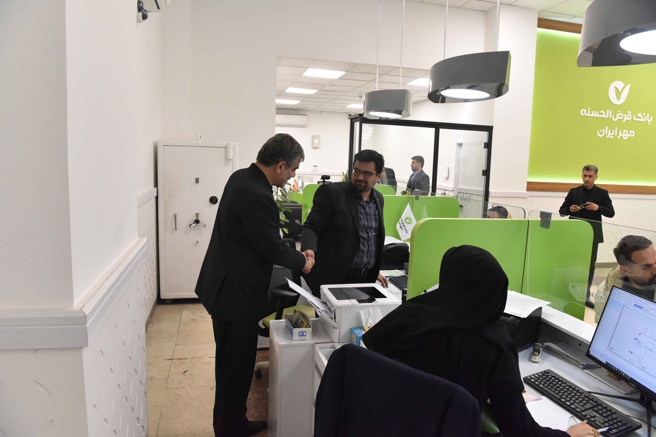 چهارمین بازدید مدیرعامل بانک از شعب در ایام جنگ/کارکنان بانک مهر ایران پای کار خدمت به مردم چهارمین بازدید مدیرعامل بانک از شعب در ایام جنگ/کارکنان بانک مهر ایران پای کار خدمت به مردم