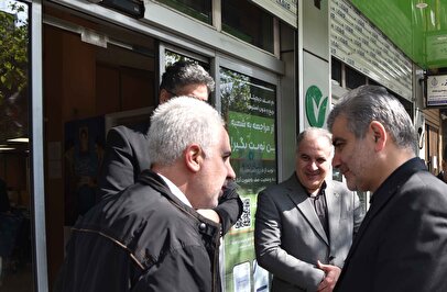 چهارمین بازدید مدیرعامل بانک از شعب در ایام جنگ/کارکنان بانک مهر ایران پای کار خدمت به مردم