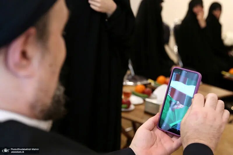 لبخند شهید لاریجانی در قاب وداع/ سیدحسن خمینی تصویر را با تأمل نگاه کرد