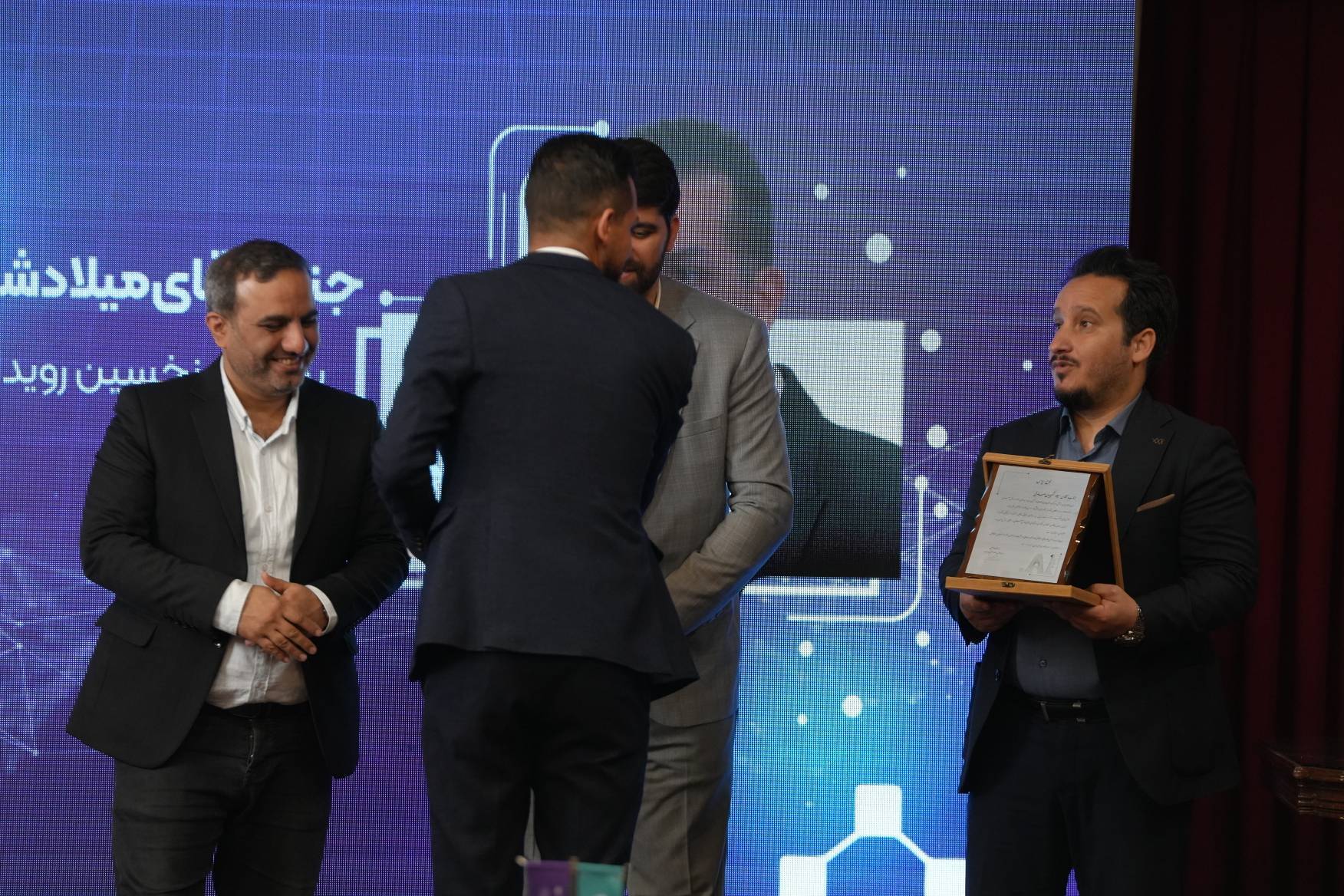 از ۴۰۰ ایده تا ۸ طرح برتر؛ ایران AI+ چگونه به‌دنبال تغییر نقشه فناوری کشور است؟